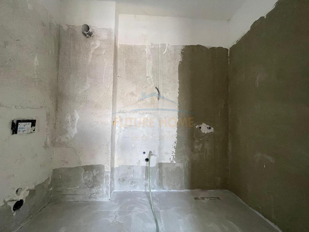 0695136472-Shitet--Apartament-2+1+2--Univers-City--Tirane