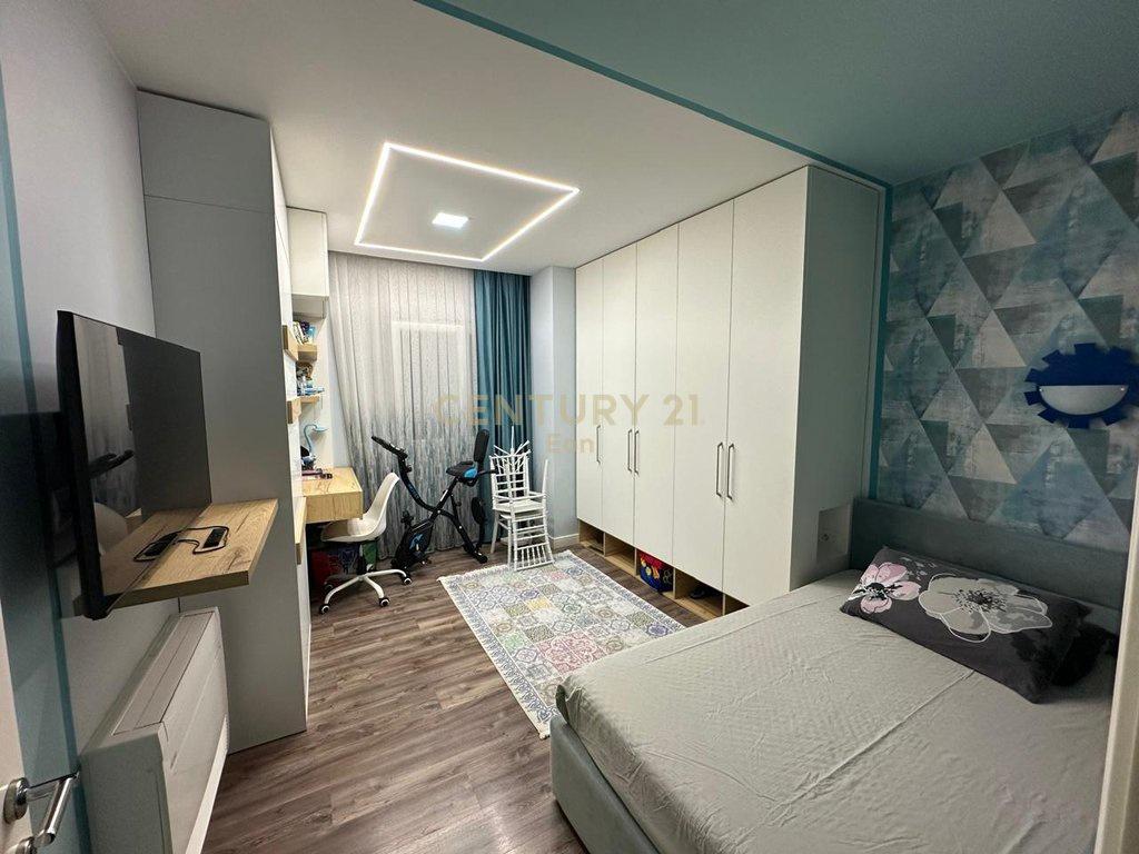 0677157705-JAPIM-ME-QIRA-APARTAMENT-2+1+2-NE-QENDER-TE-DURRE