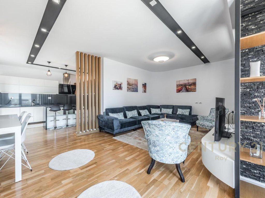0698329326-SHITET-PENTHOUSE-PRAKTIK-PËR-JETESË-KOMODE