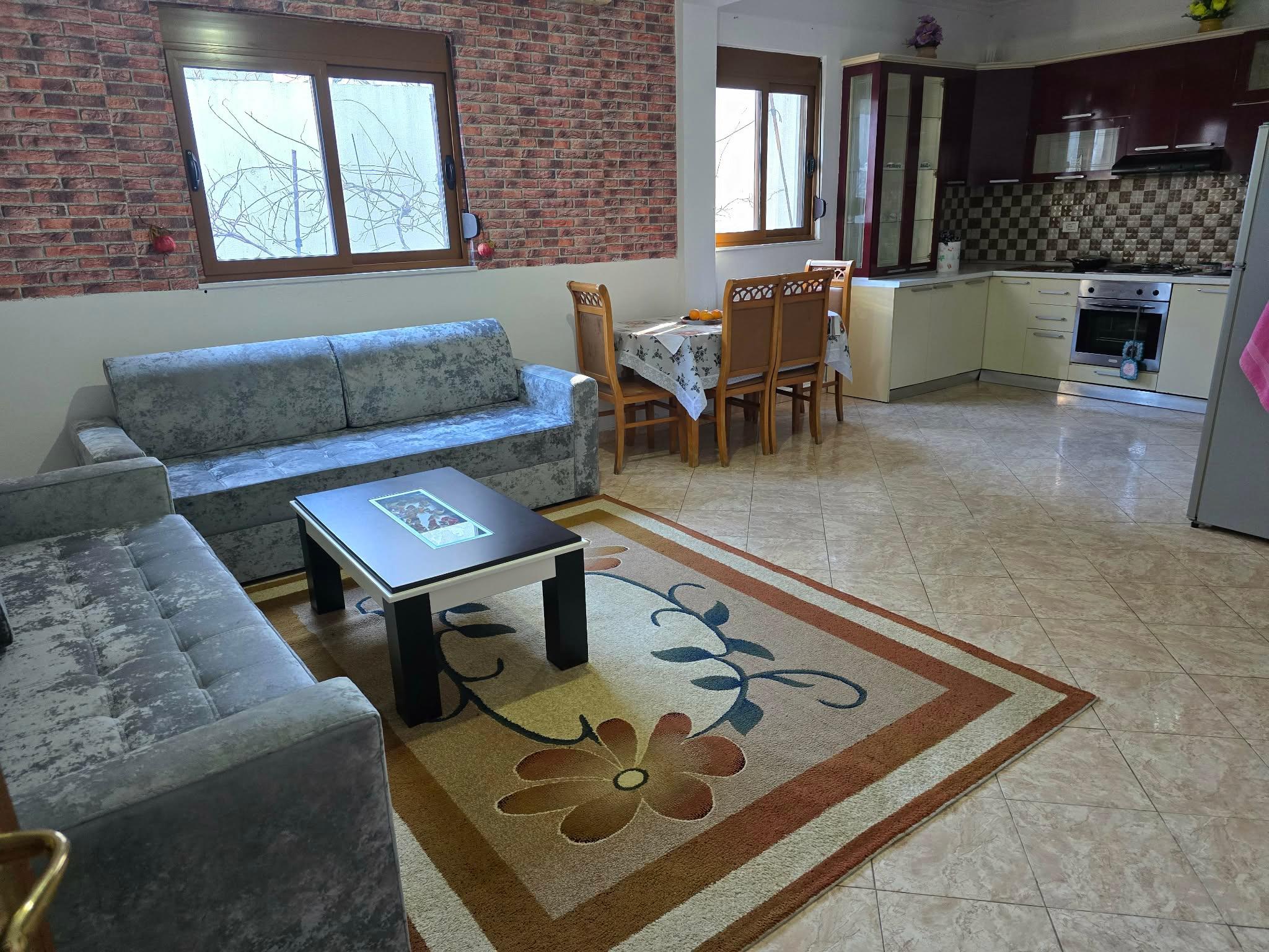 JAP-APARTAMENT-1+1--PJESE-E-NJE-VILE-PRANE-QYTETIT-STUDENTI-
