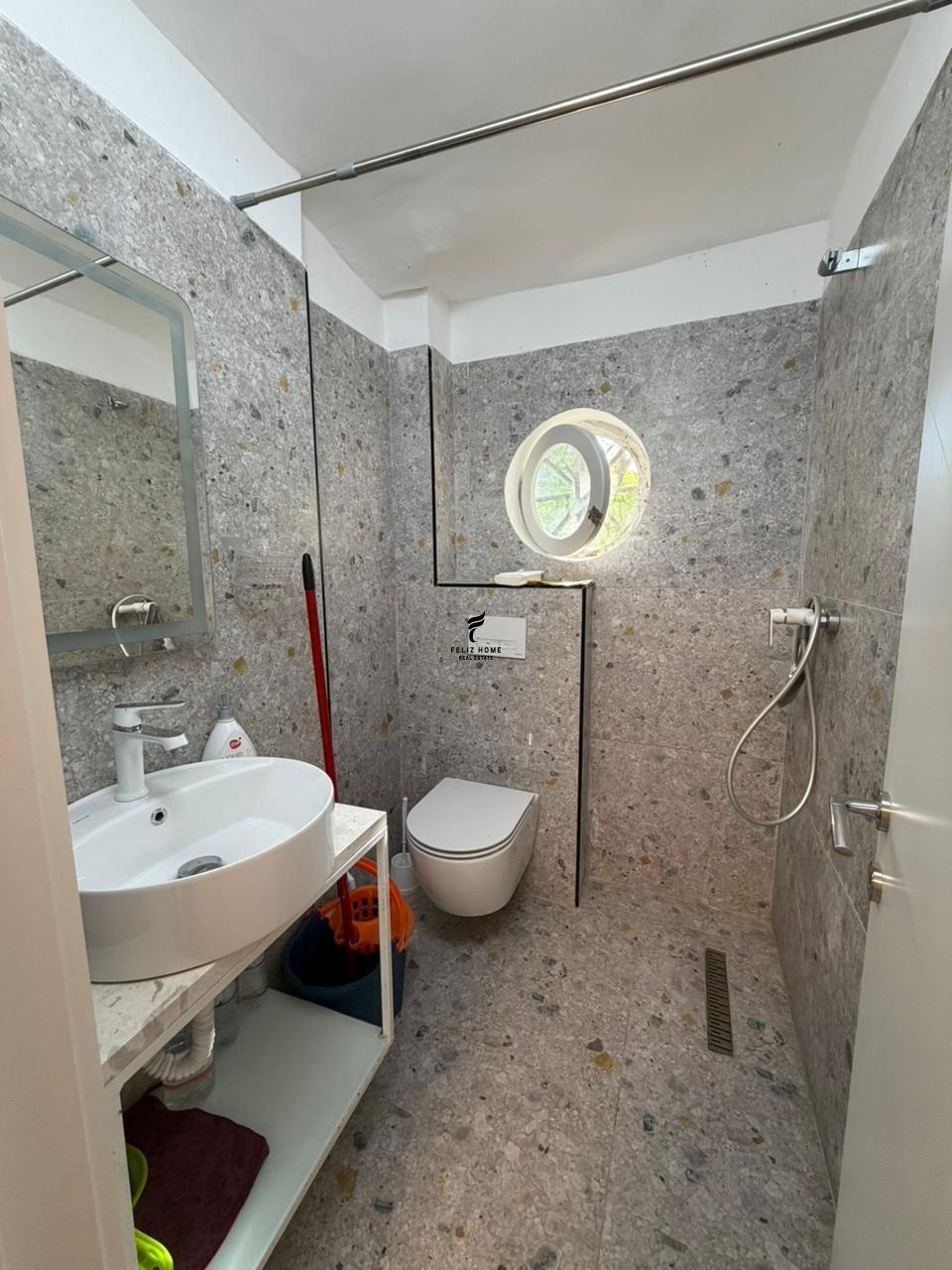 APARTAMENT-ME-QERA-1+1-STACIONI-I-TRENIT-50-000-LEKE--FH-730