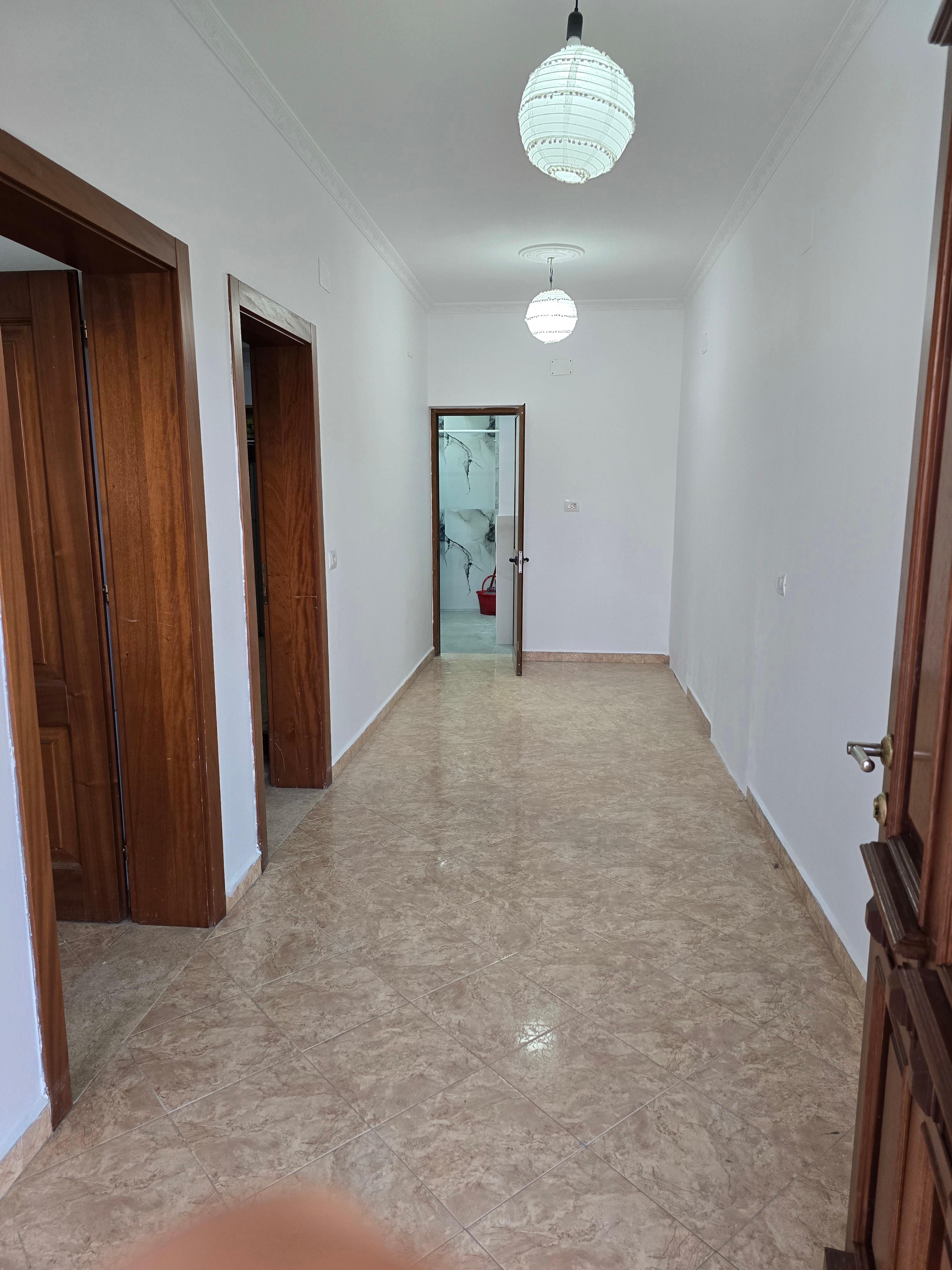JAP-APARTAMENT-1+1--PJESE-E-NJE-VILE-PRANE-QYTETIT-STUDENTI-