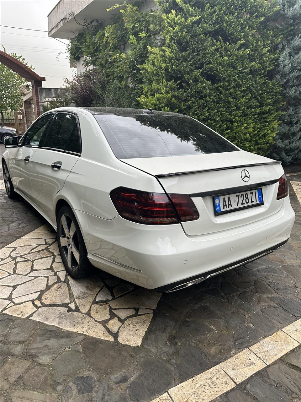 Shitet-E-class-