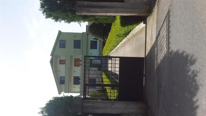 Shitet vila tre kateshe