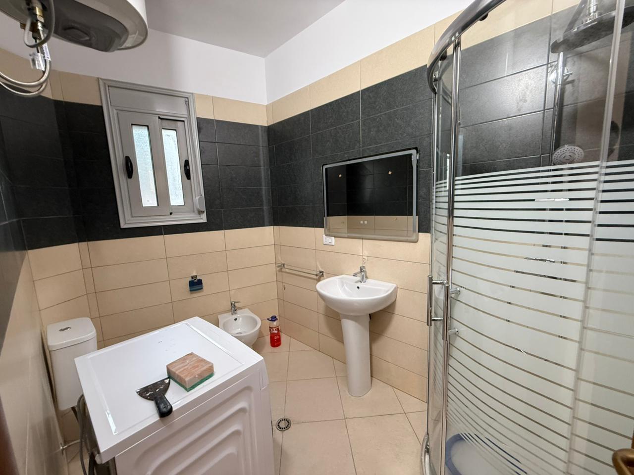 -----JEPET-ME-QIRA-APARTAMENT-2+1+2-PRANË-PORTIT--VLORË