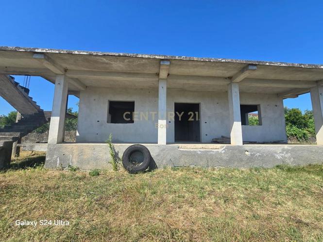 0683005058 Shitet Shtëpi Private 1-Katëshe në Shenavlash