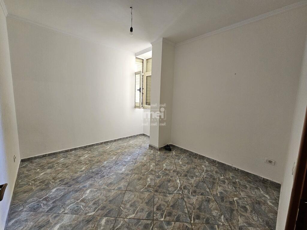 JEPET-ME-QIRA-APARTAMENT-2+1-TEK-RRUGA-E-KUMINIT-