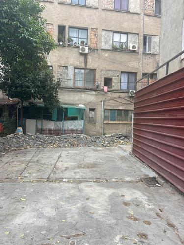 JEPET PARKIM ME QERA 80M2 KOMUNA E PARISIT