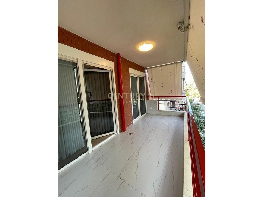 Jepet-me-qira-Apartament-2+1-Me-2-Poste-Parkimi