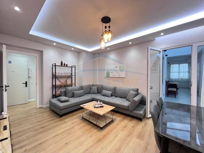 0692268458 Shitet, Apartament 2+1+2, Rruga e Kavajës, Tiranë