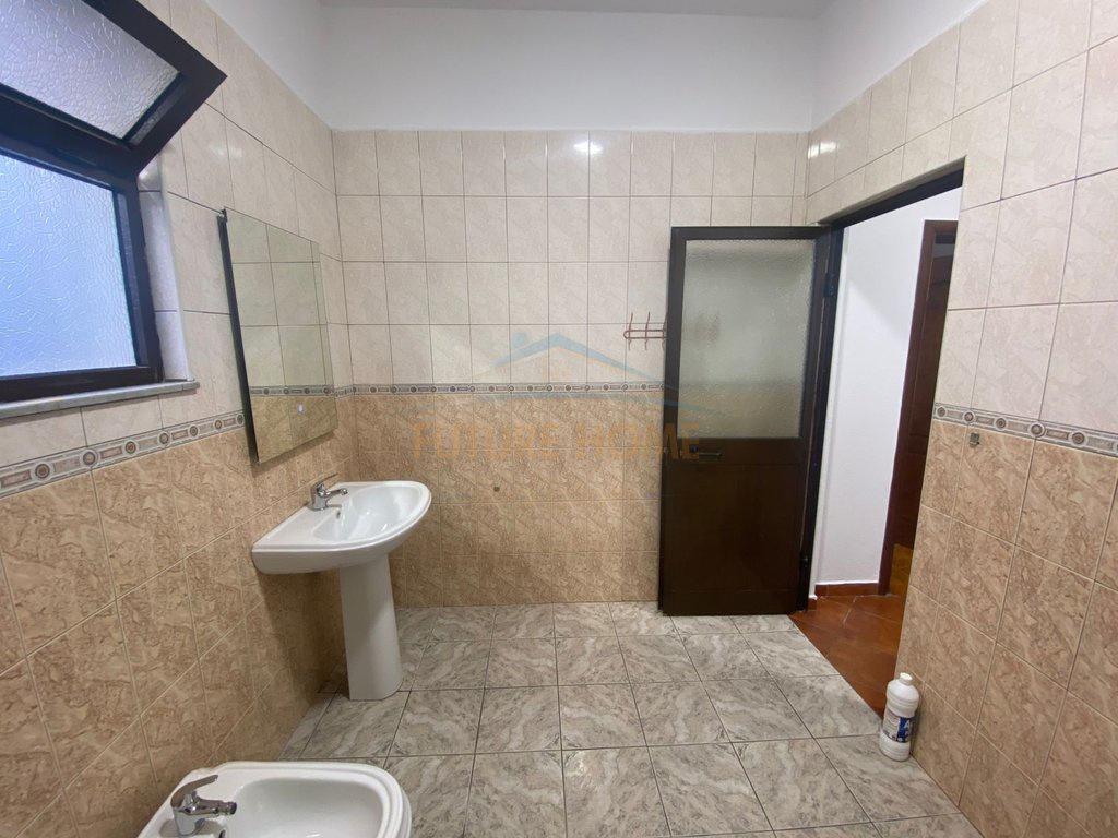 0694603851-Qera--Shtepi-Private--Laprake-