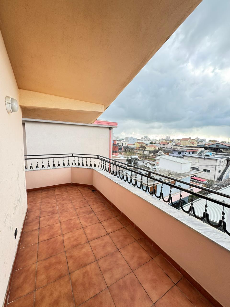 APARTAMENT-ME-QERA-NE-SHKOZET--DURRES-350-EURO
