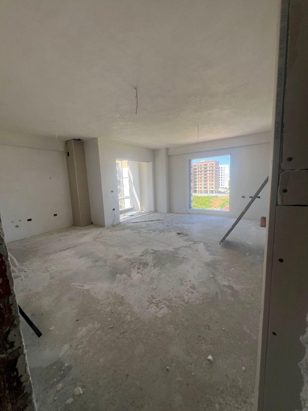 APARTAMENT-NE-SHITJE-3+1-PRANE-KLANIT-PORCELAN