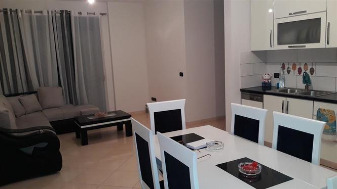Shitet Apartament 3+1