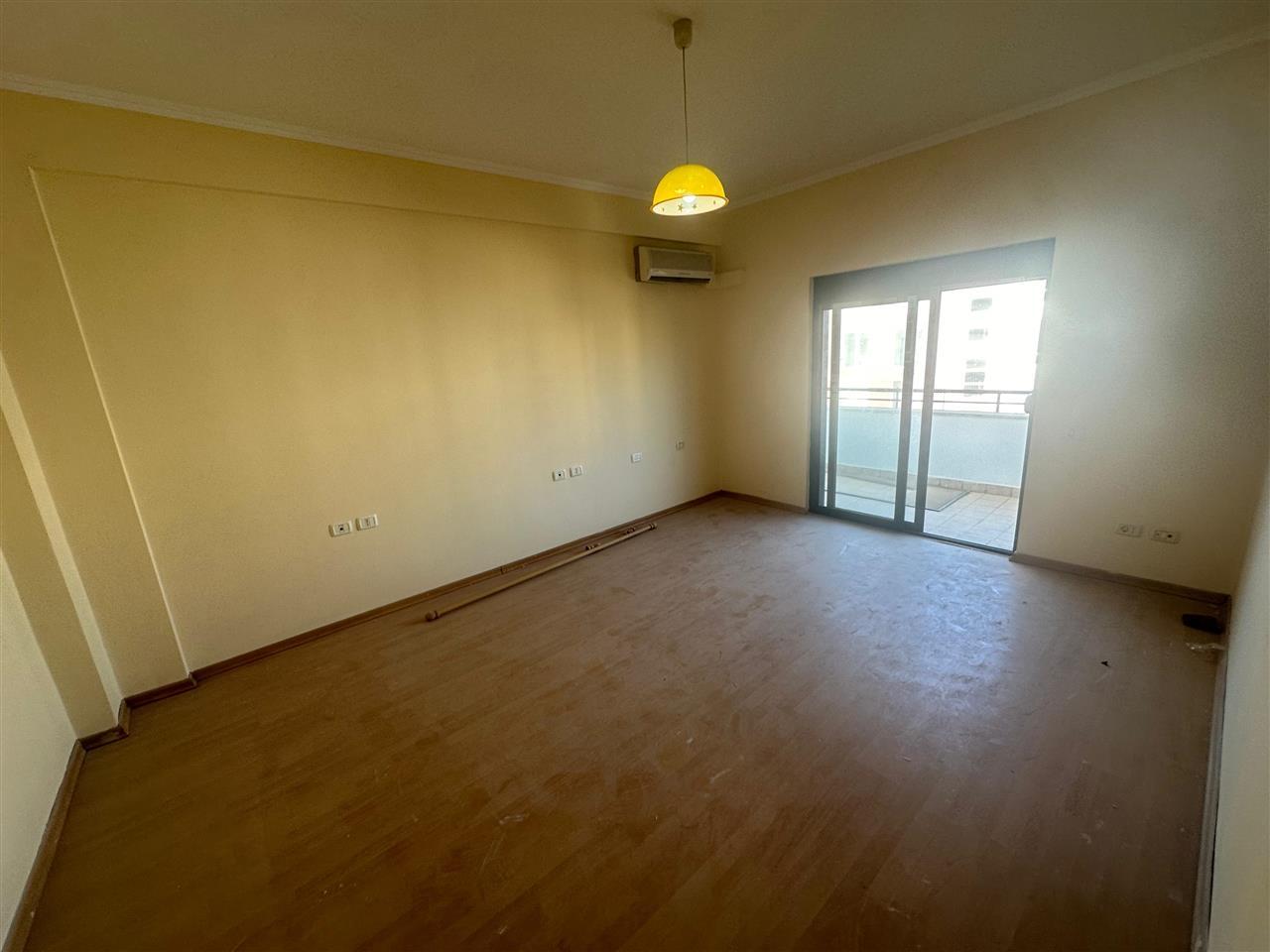 SHITEN-2-APARTAMENTE-NGJITUR-1+1-DHE-2+1--PRANE-MUZEUMIT--DU