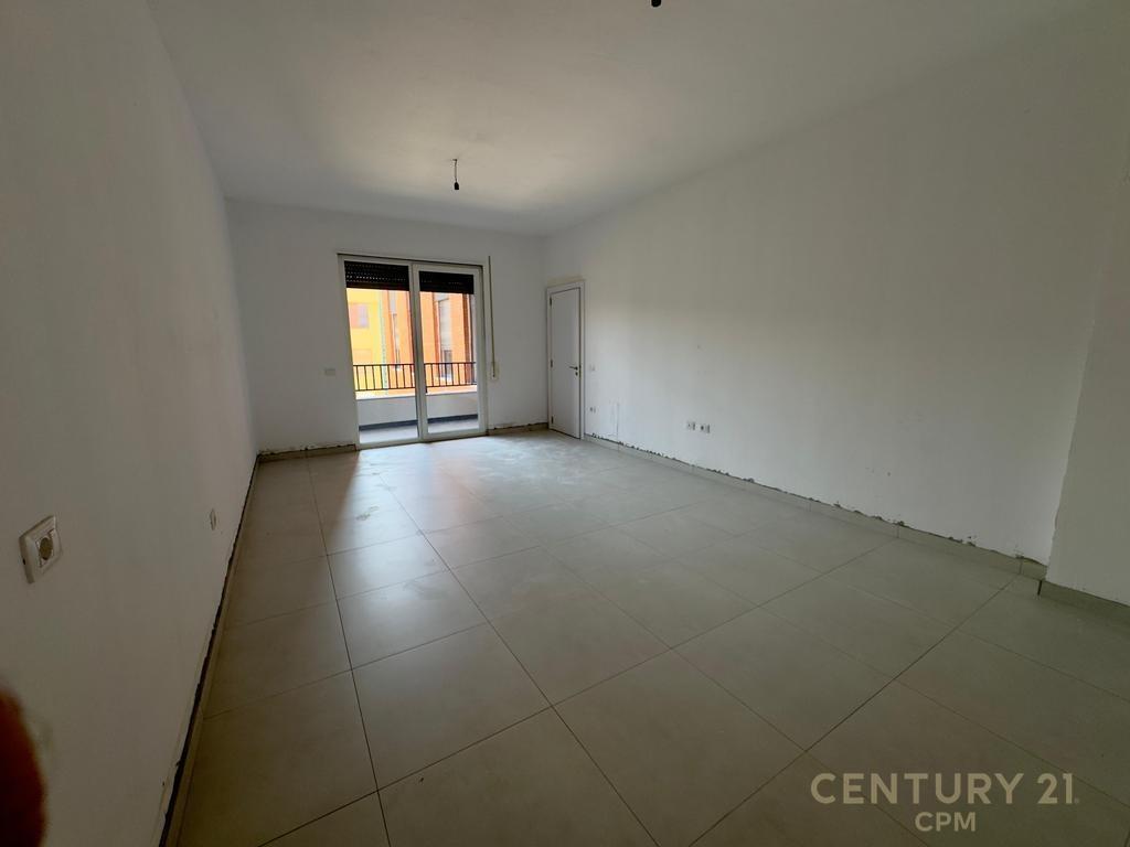 Shitet-apartament-1+1-buze-Unazes-ne-Paskuqan-