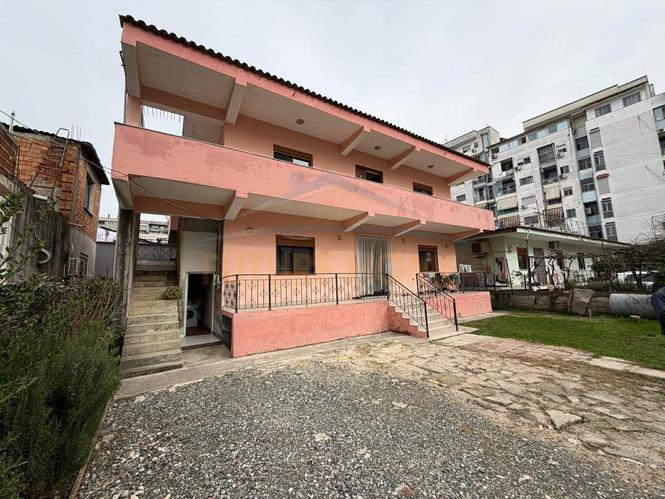0692268458 Shitet, Shtëpi Private, Unaza e Re