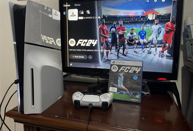 PS5 Slim flak I ri me leve origjinale + Fifa 24 super gjenjd