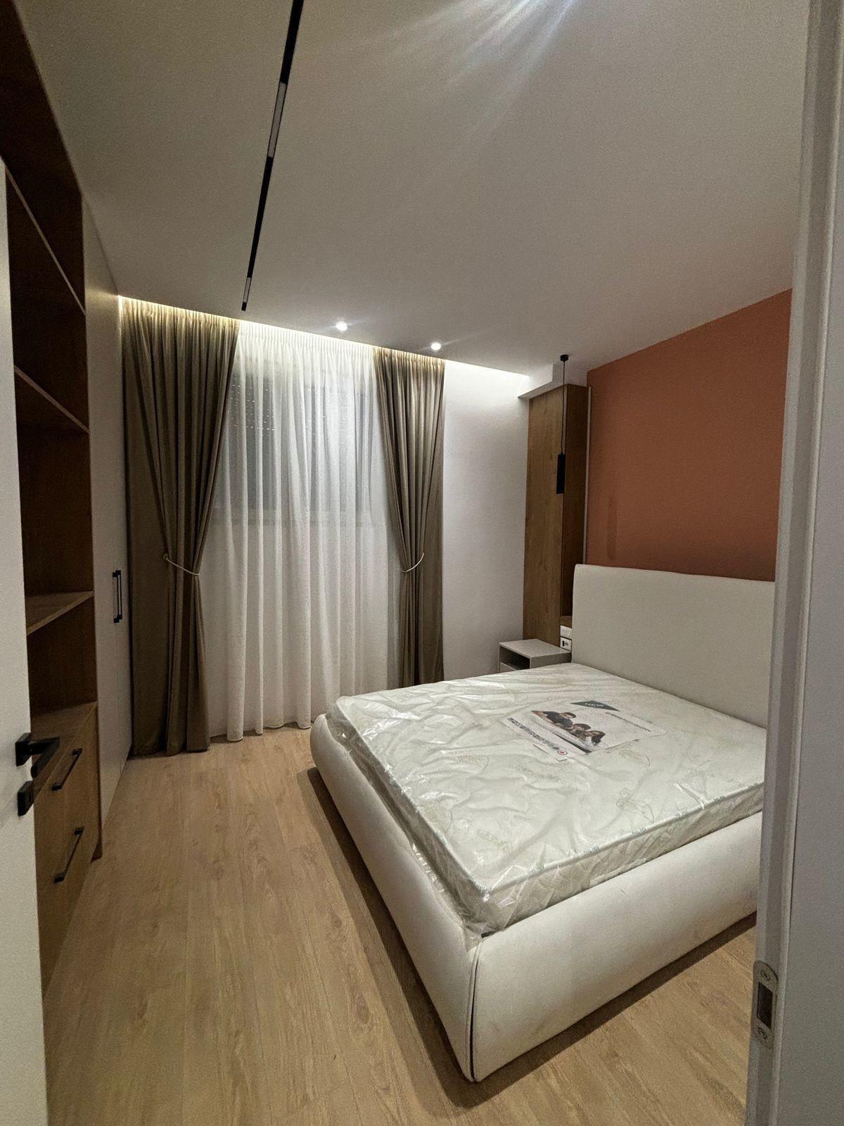 APARTAMENT-ME-QIRA-1+1-NE-QENDER---BULEVARDI-ZOGU-1