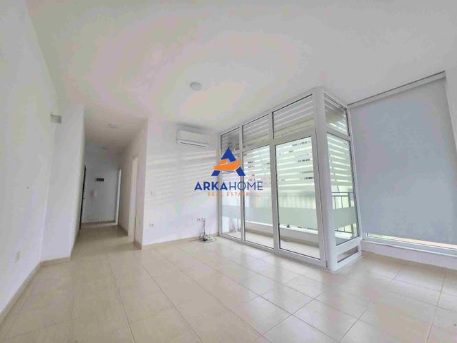 JEPET AMBIENT ME QERA 60M2 "PRANE BULEVARDIT TE RI KOMPLEKSI