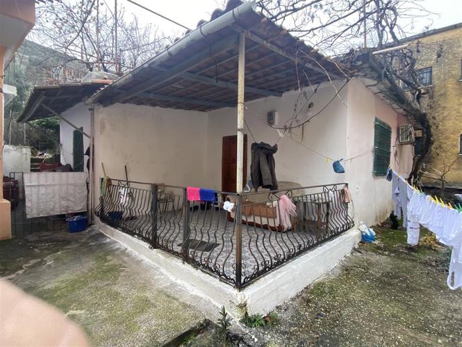Shitet shtepi private ne Tepelene 
