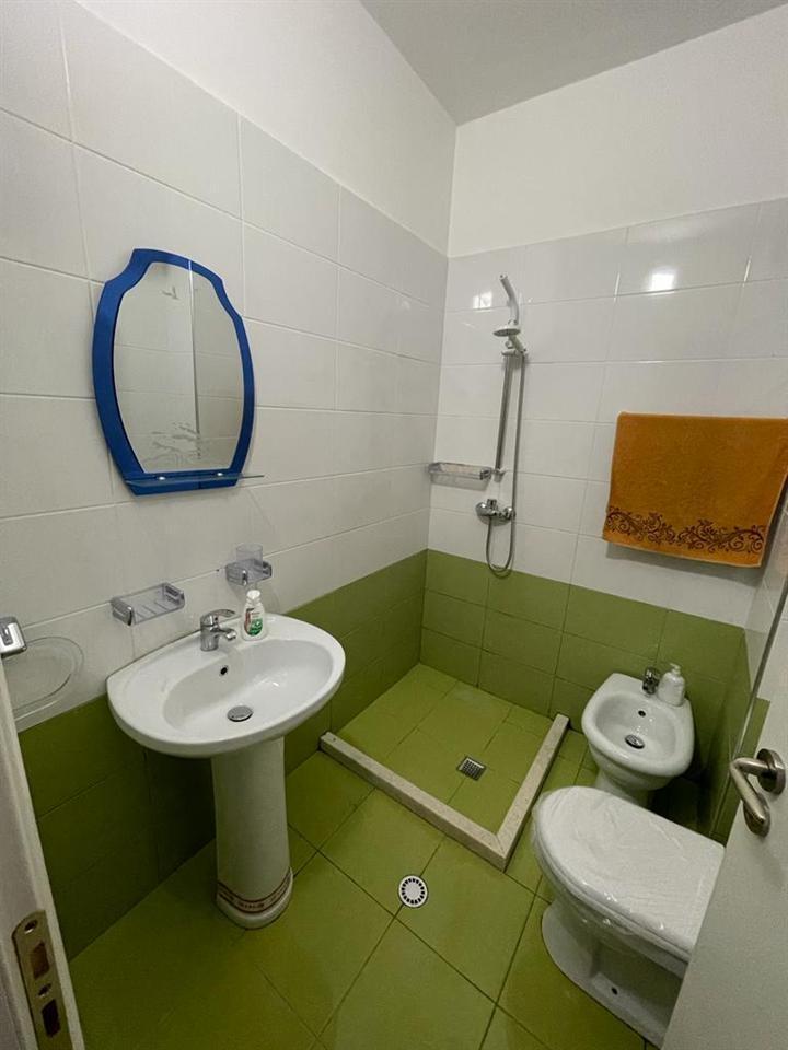Jepet-me-qera--mujore-apartament-në-lungomare