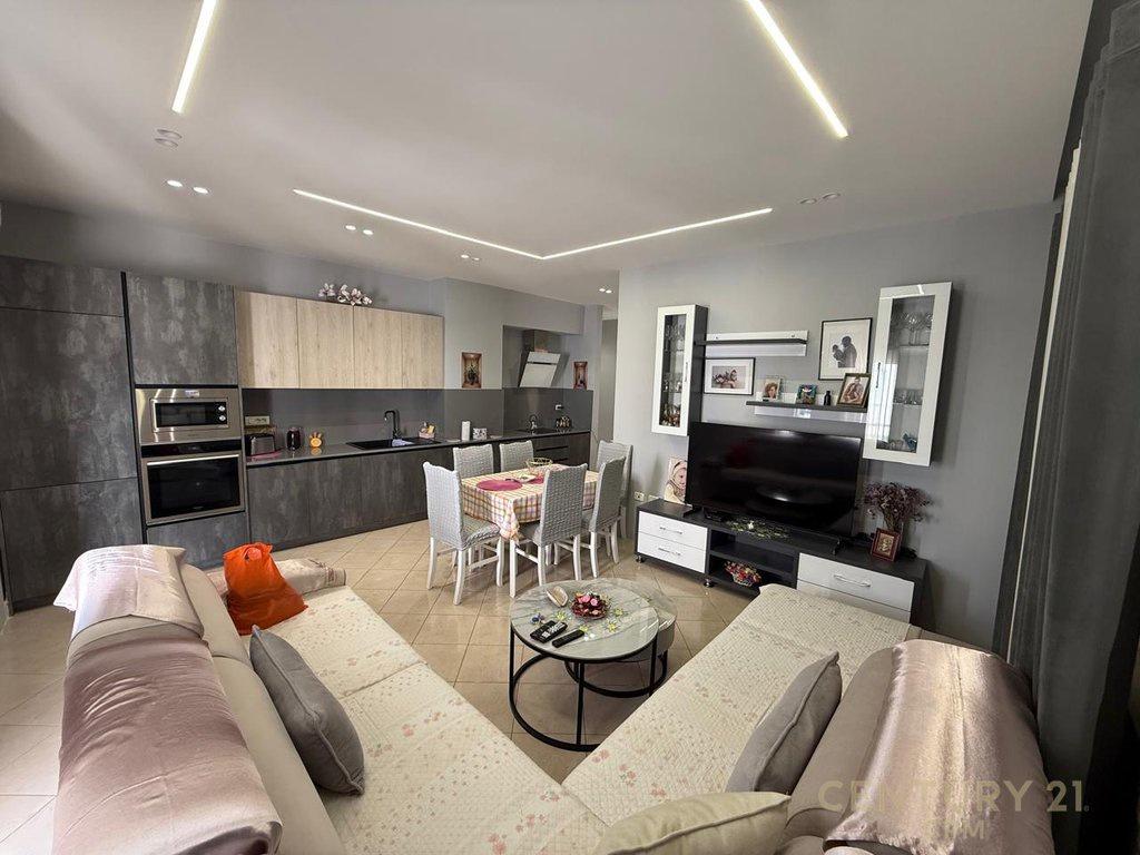 Apartament-3+1+2-+80m-Verande-Per-shitje-në-Fresk--Tiranë