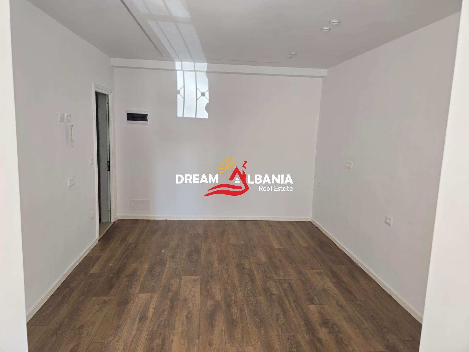 Shitet-Garsoniere-ne-Rrugen-4-Deshmoret--Tirane-ID-41091121-