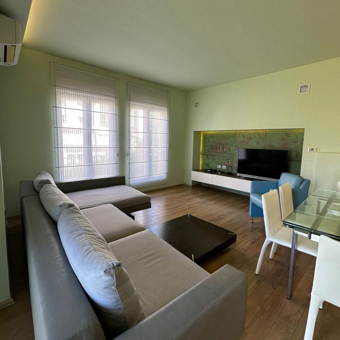 ----Jepet-me-Qira-Vilë-4-Katëshe---White-House-Residence--pr