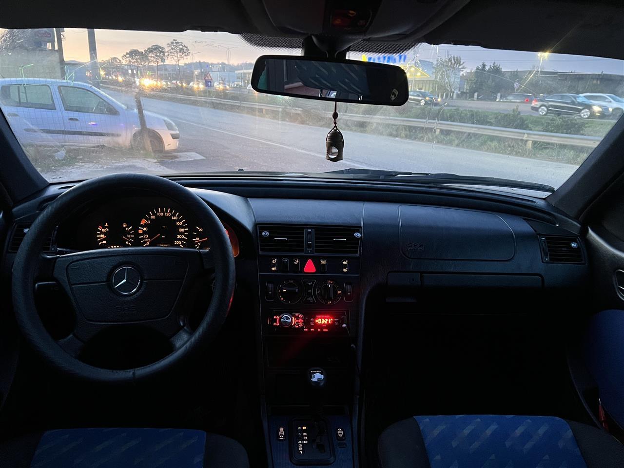 Shitet w202 C220 CDI Tiranë