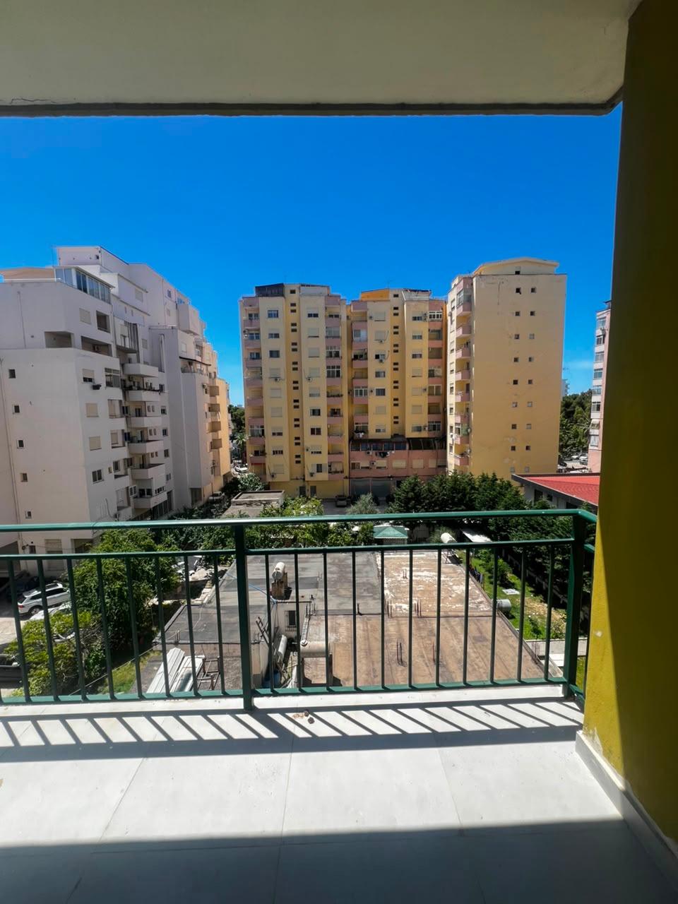 SHITET-APARTAMENT-2+1-NE-ZONEN-E-PLAZHIT-ILIRIA--DURRES