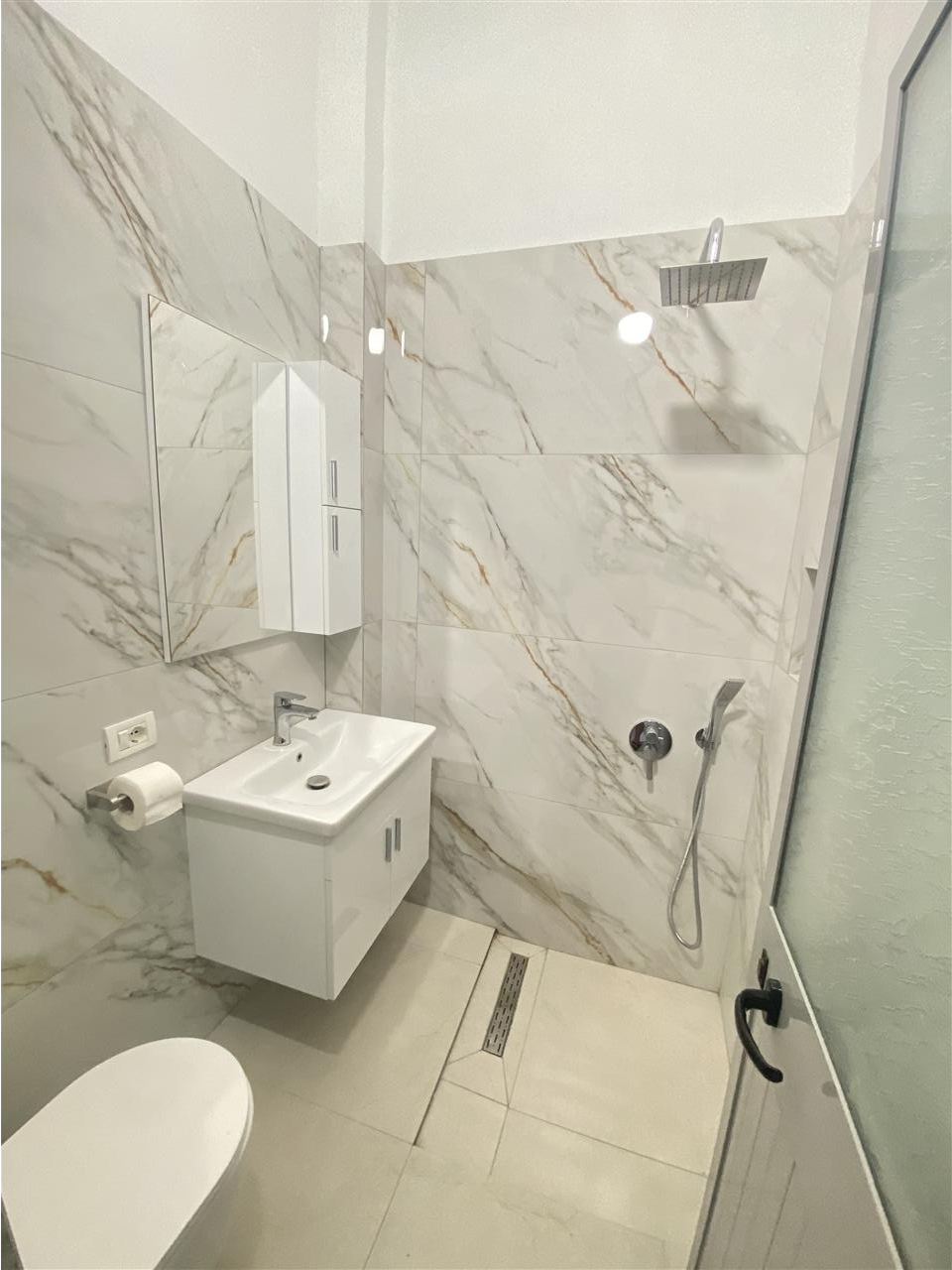 Shitet-Studio-Duplex-15-metra-nga-deti