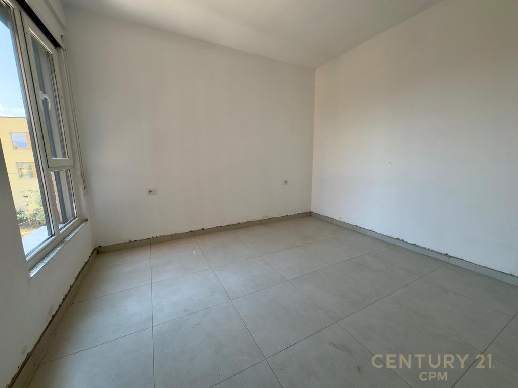 Shitet-apartament-1+1-buze-Unazes-ne-Paskuqan-