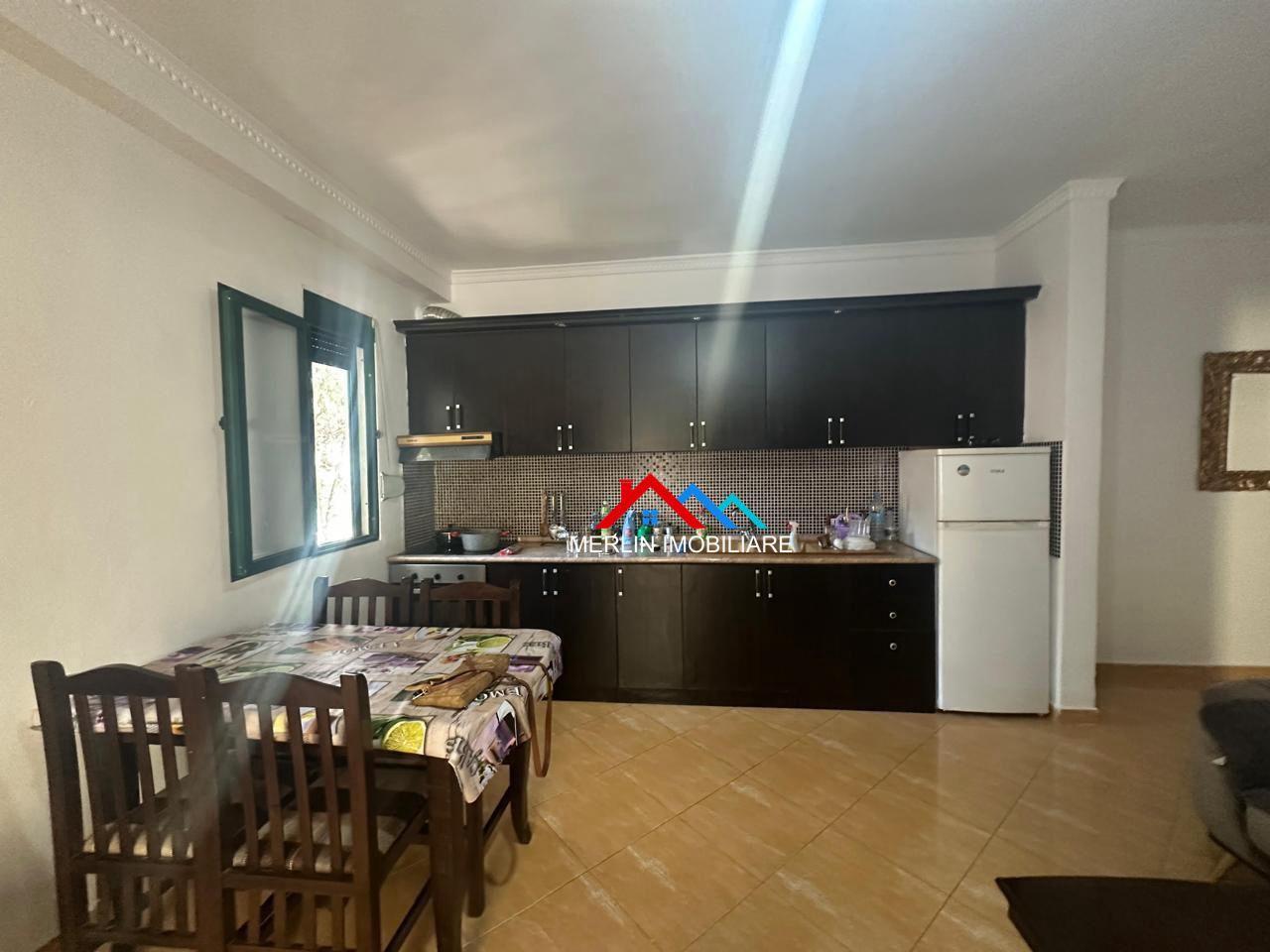 SHITET-APARTAMENT-1+1-TEK-MALI-I-ROBIT-NE-BREGDET-