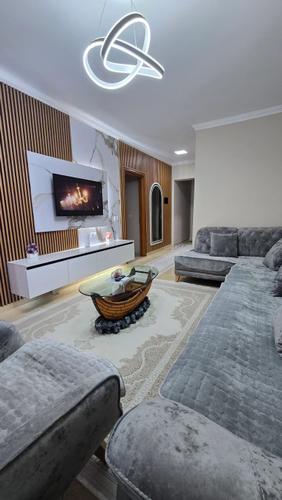 Apartament luksoz 2+1+2 me pamje nga liqeni