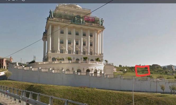 TOKE:OKAZION! ne shitje KASHARE ngjitur me Amadeus Palace