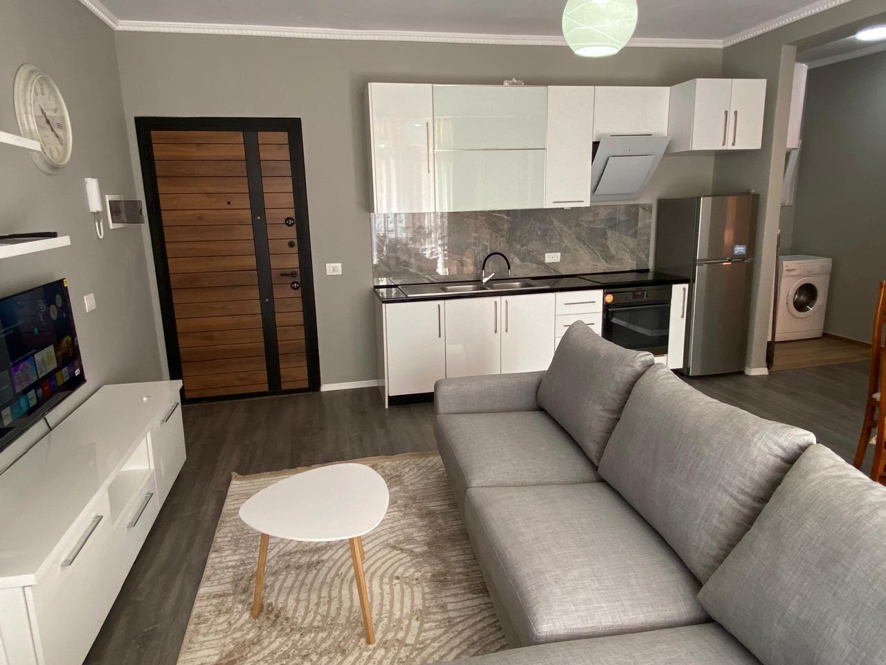 Jepet-me-qera-Apartamenti-1+1---ne-fund-te-Bulevardit-te-Ri
