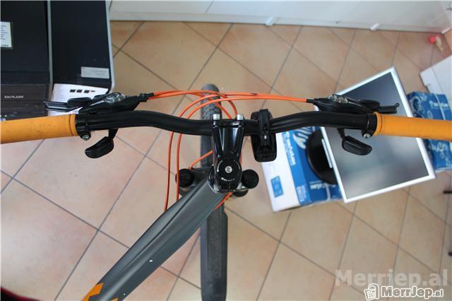 scott voltage y230