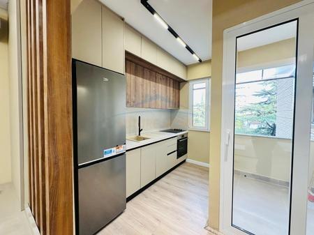Shitet apartament 1+1