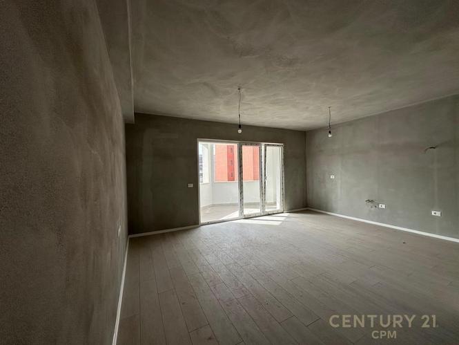 Duplex Per Shitje Tek River Side!