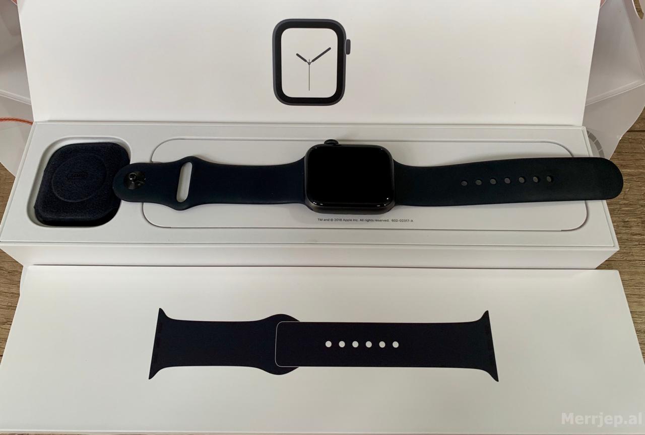 watch series 4 black
