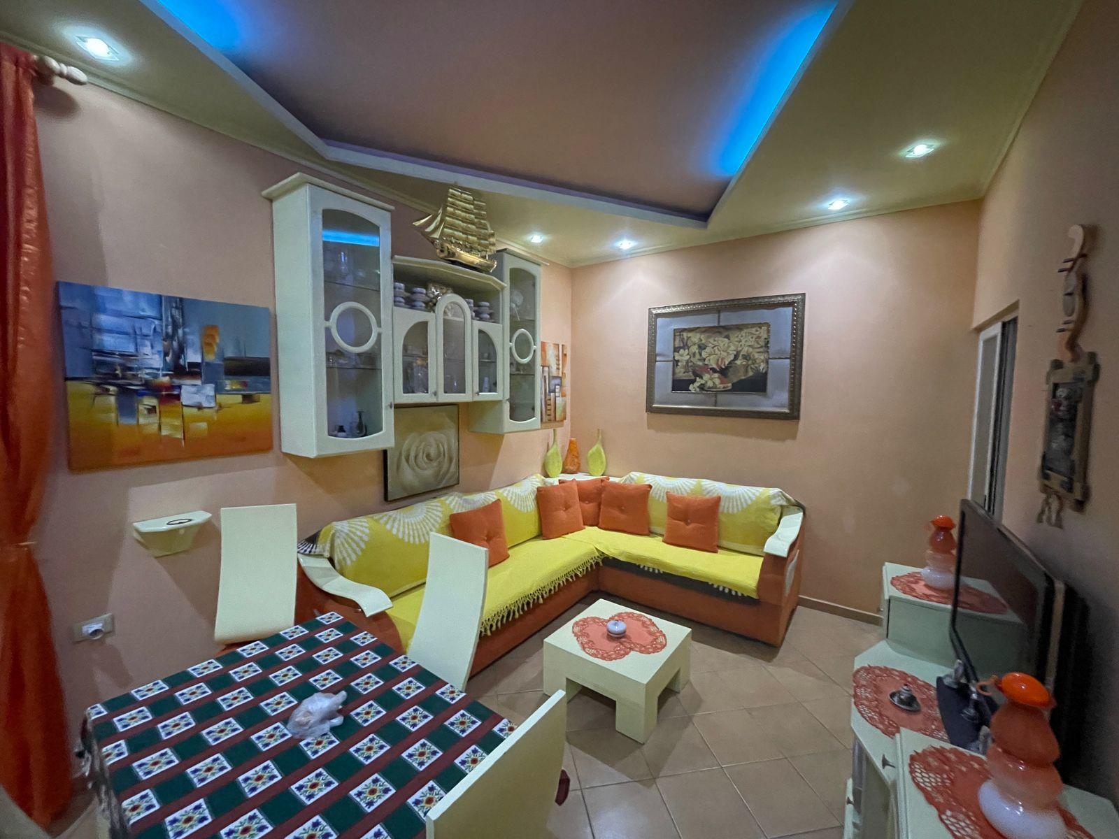 ---Apartament-1+1-me-Qira---Ish-Blloku--pranë-Kafe-Roma-