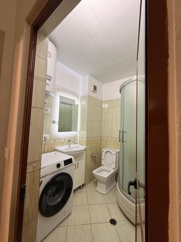 Shitet apartament 1+1