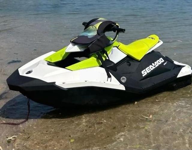 Jet Ski në shitje.