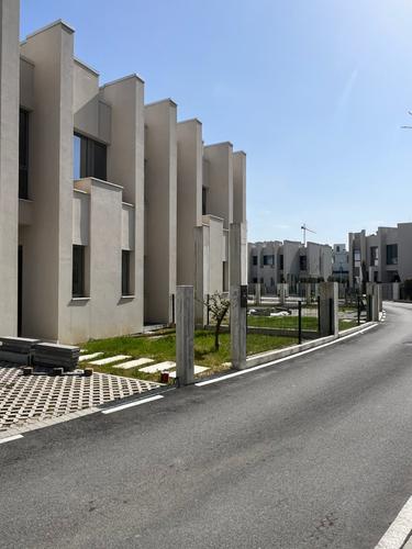 Vile e mobiluar per qira te Green Valley, Liqeni, Kopshti