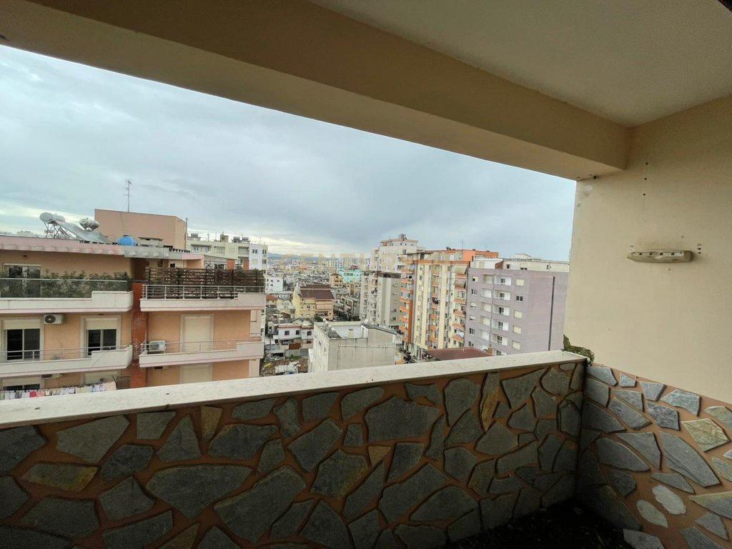 SHITET-APARTAMENT-2+1-PRANE-KAZAZIT-NE-DURRES-