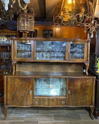 Vitrine/bufe, druri, chippendale style, e viteve 1920-‘29.