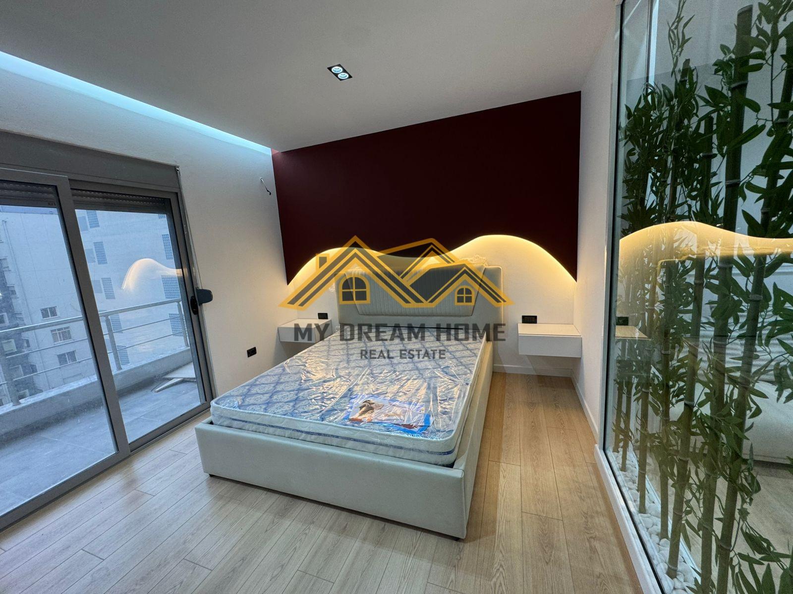 APARTAMENT-1+1-PRANE-STACIONIT-TE-TRENIT-NE-DURRES--PER-SHIT
