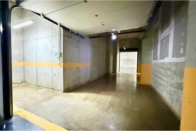 &#55357&#56983 MAGAZINË / HAPËSIRË PËR POSTE PARKIMI – Square 21