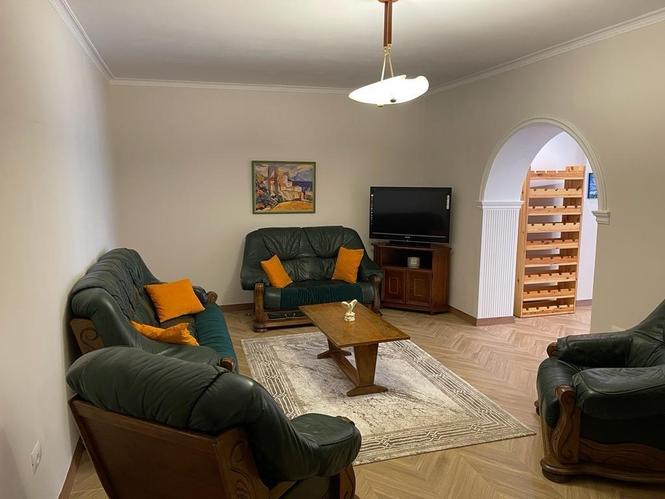 APARTAMENT ME QERA 2+1 21 DHJETORI 750 EURO